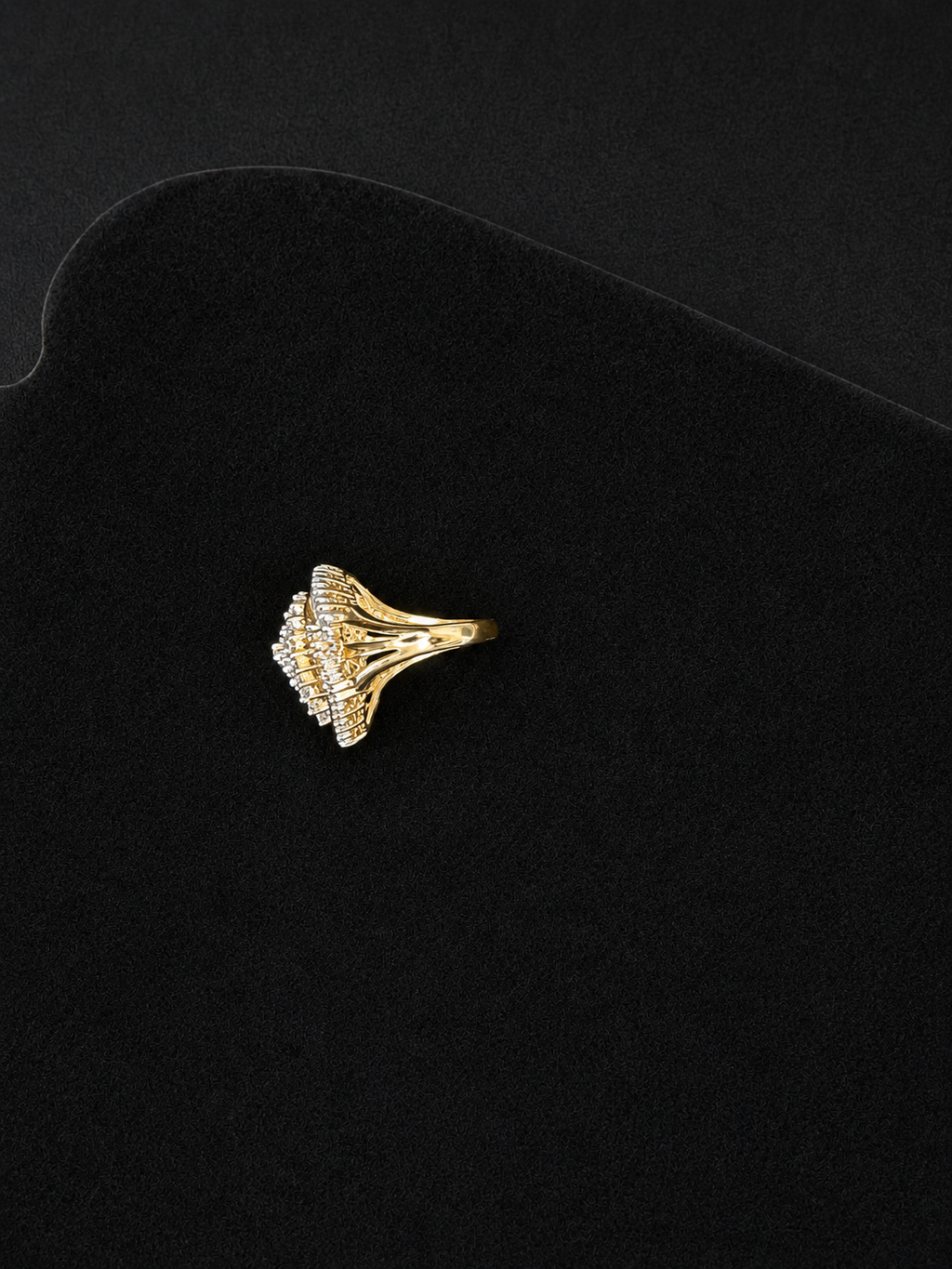 14 Karat Yellow Gold Ring with a 3.25 Carat Diamond (Size 7)
